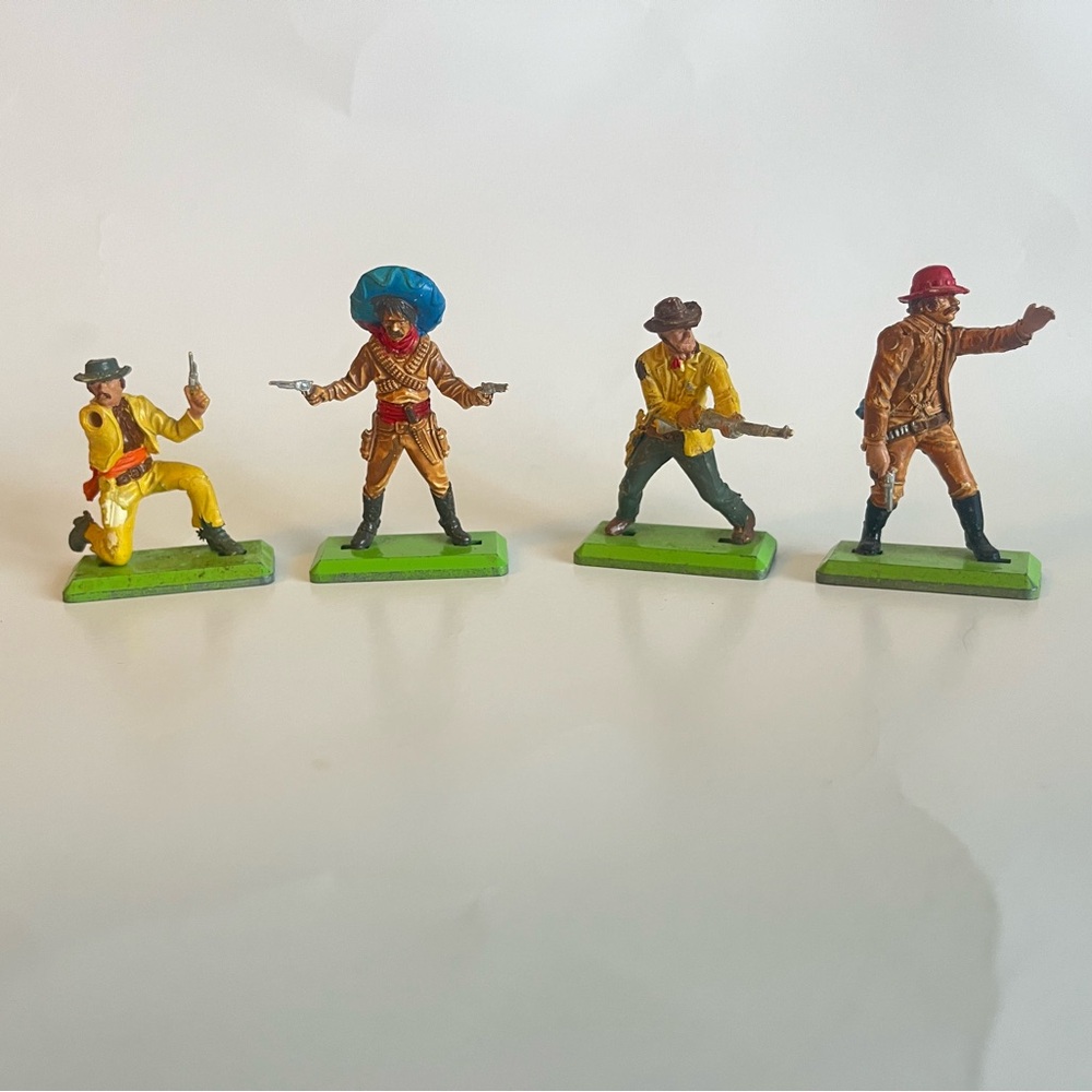 4 Vintage Britains Deetail 1971 Wild West Toy Figures Metal Base Cowboys England
